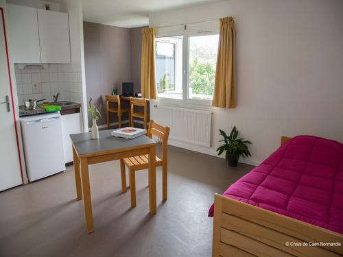 pièce de vie avec kitchenette